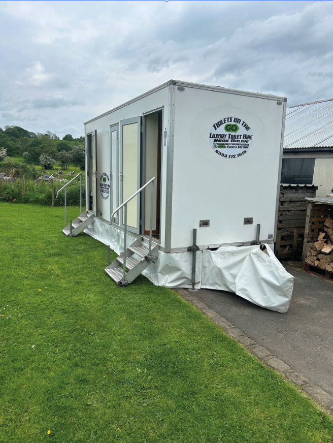 LUXURY TOILET TRAILERS NORTH WEST BOLTON BLACKBURN LEEDS 